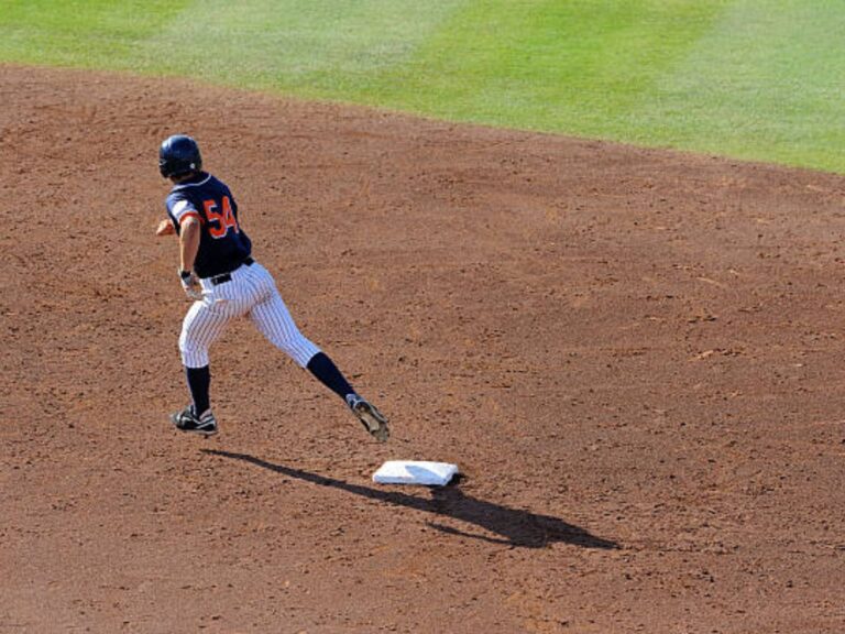 What is a Pinch Runner in Baseball? Discover the Speed and Strategy of This GameChanging Tactic